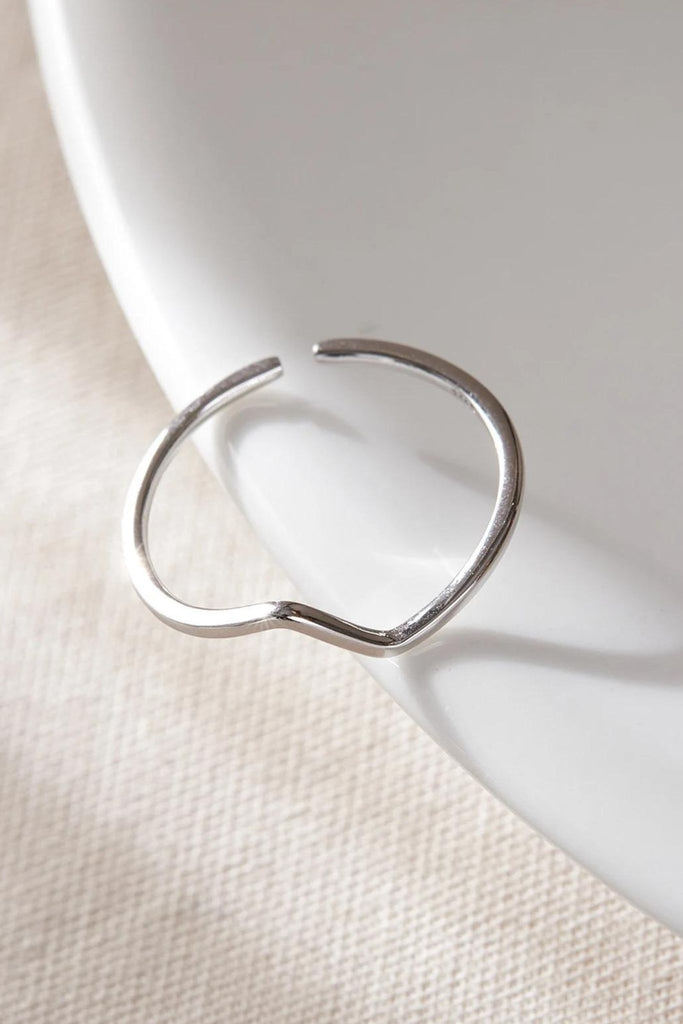 close up of the s925 sterling silver wishbone ring