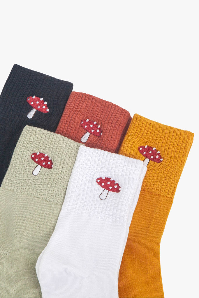 womens-toadstools-embroidered-cotton-ankle-socks-5-pack-red-mushrooms
