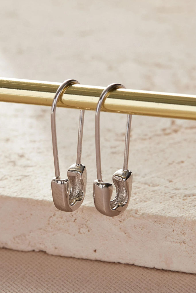 the short length of s925 sterling silver safety pin earrings, 21mm in length