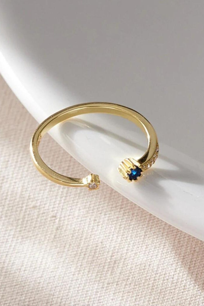 close up of the blue and white cz crystal accents on the open ring