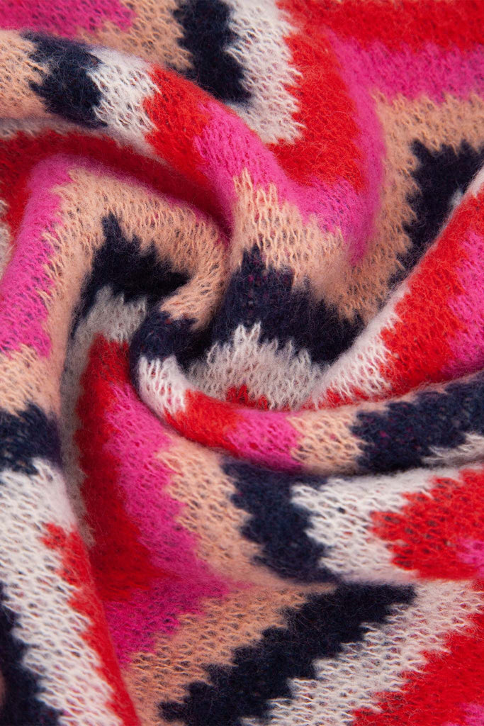 bobbie-red-zig-zag-heavyweight-scarf-close-up-warm-material