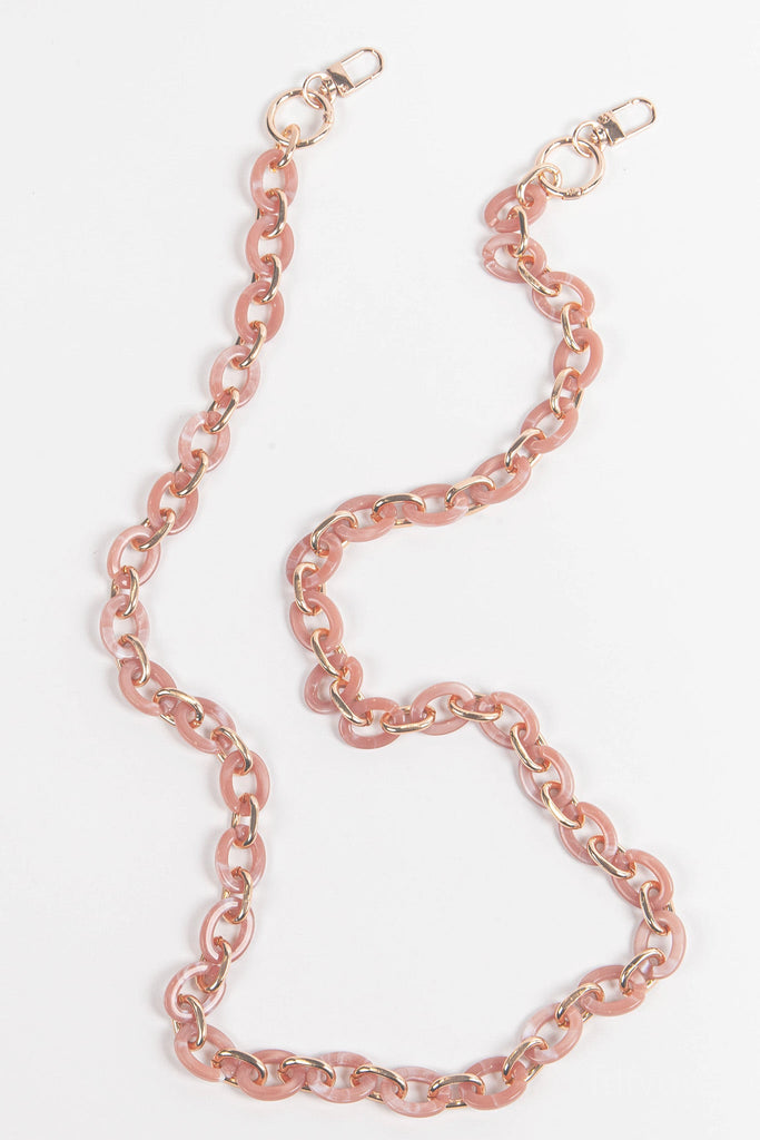 close up of the pink  and gold link bag strap