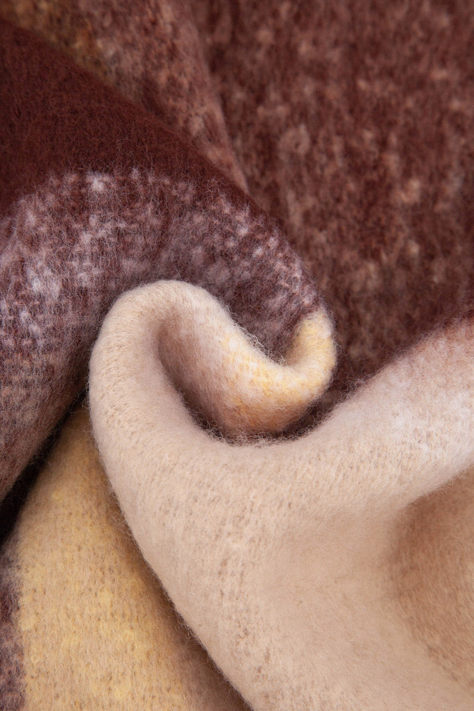 yara-neutral-square-colour-block-heavyweight-scarf-close-up-material