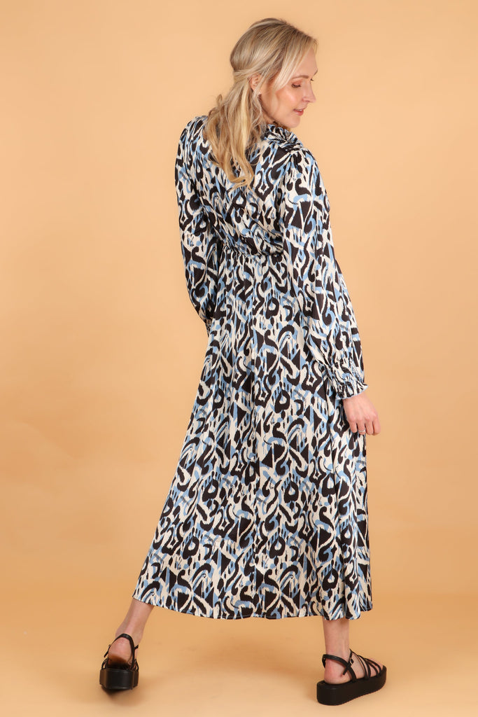 model showing the back of the dress with the all over abstact ikat pattern