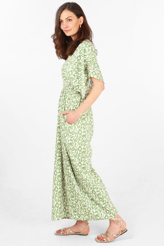 model showing that the jumpsuit has pockets