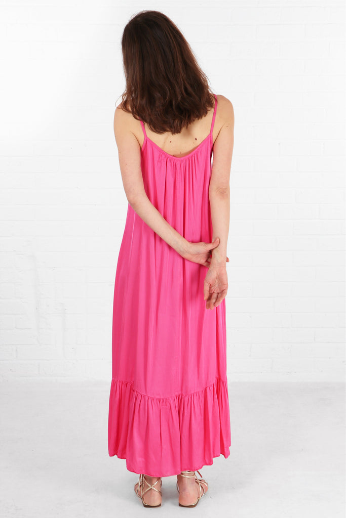 model showing the back of the plain pink strappy sundress
