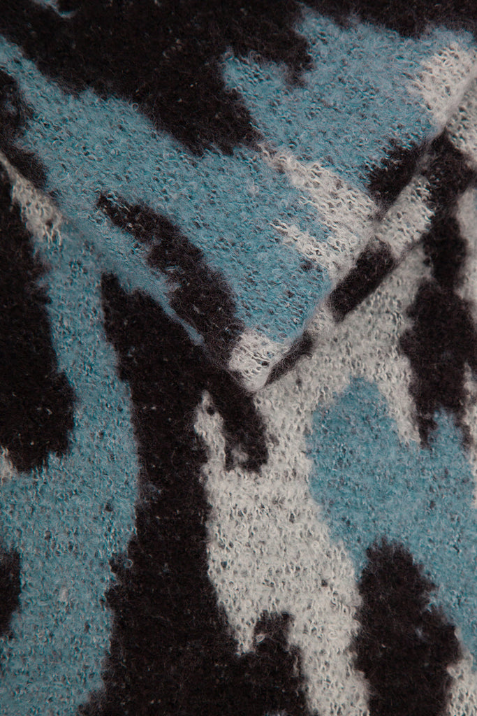 close up of the blue camo print pattern