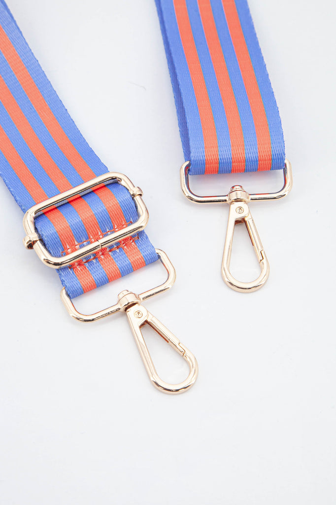 close up of the gold clip on snap hook attachments