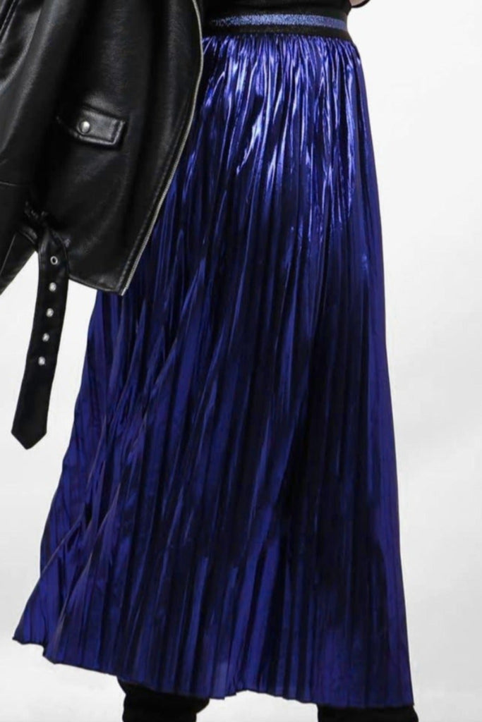 close up of the metallic blue foil material